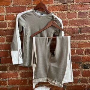 Like New Helly Hansen Lifa wool blend base layer set girls / junior. Neutrals 12